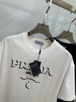 PRADA(プラダ)春夏定番アルファベットロゴカップルモデル半袖Tシャツコピー