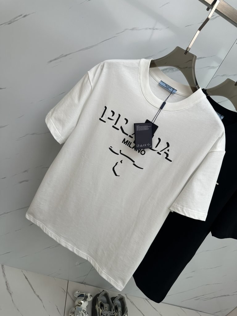 PRADA(プラダ)春夏定番アルファベットロゴカップルモデル半袖Tシャツコピー