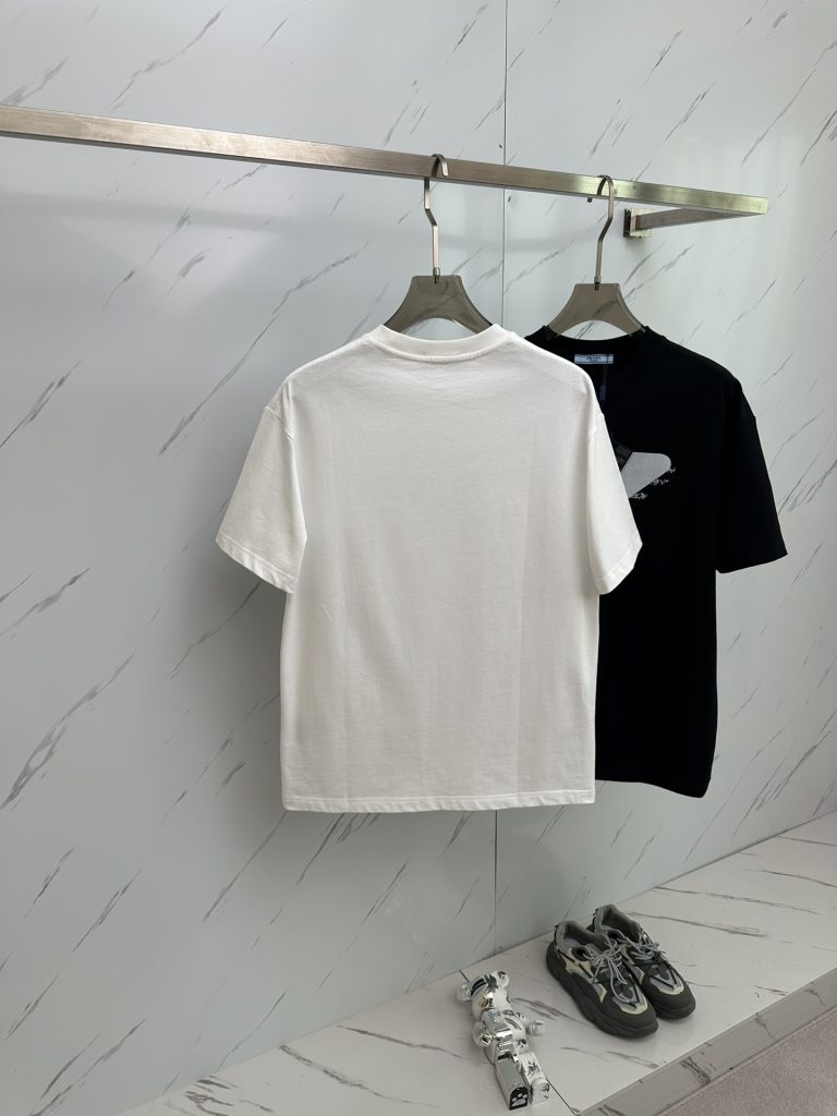 PRADA(プラダ)定番偽物 カスタム生地アルファベットロゴ ラウンドネック半袖激安通販|スーパーコピーn級優良店 8 PRADA(プラダ)定番偽物 カスタム生地アルファベットロゴ ラウンドネック半袖激安通販