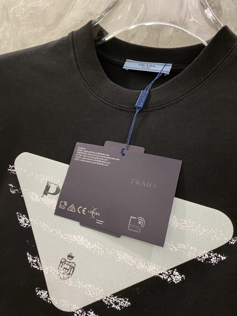 PRADA(プラダ)2024春夏ハイストリートスタイルファッション ラウンドネック半袖Tシャツスーパーコピー|スーパーコピーn級優良店 8 PRADA(プラダ)2024春夏ハイストリートスタイルファッション ラウンドネック半袖Tシャツスーパーコピー