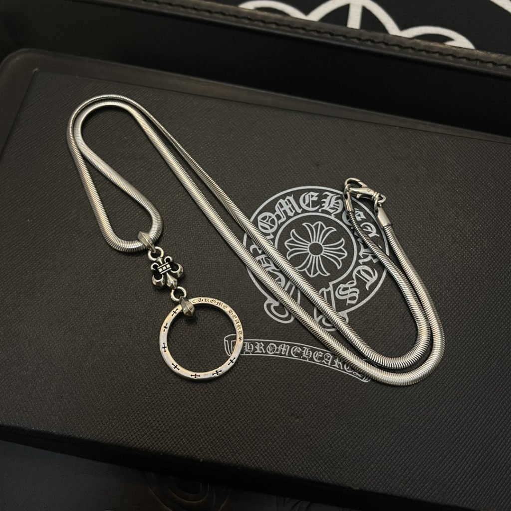 Chrome Hearts （クロムハーツ） 偽物 ヘビ柄のネックレスリングペンダント