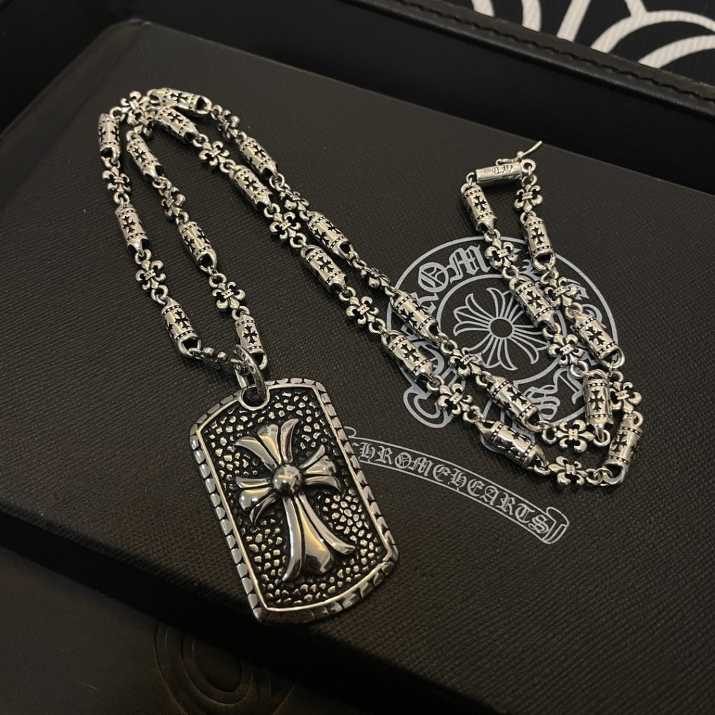 Chrome Hearts(クロムハーツ) コピー シールドクロスチャームネックレス