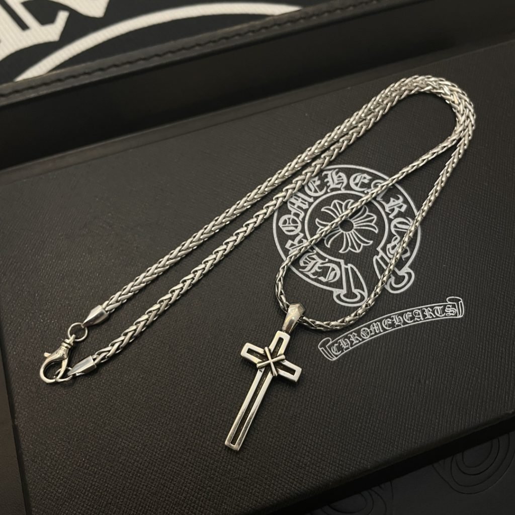 Chrome Hearts（クロムハーツ）芸能人  十字架ペンダント蛇骨ネックレス 激安通販