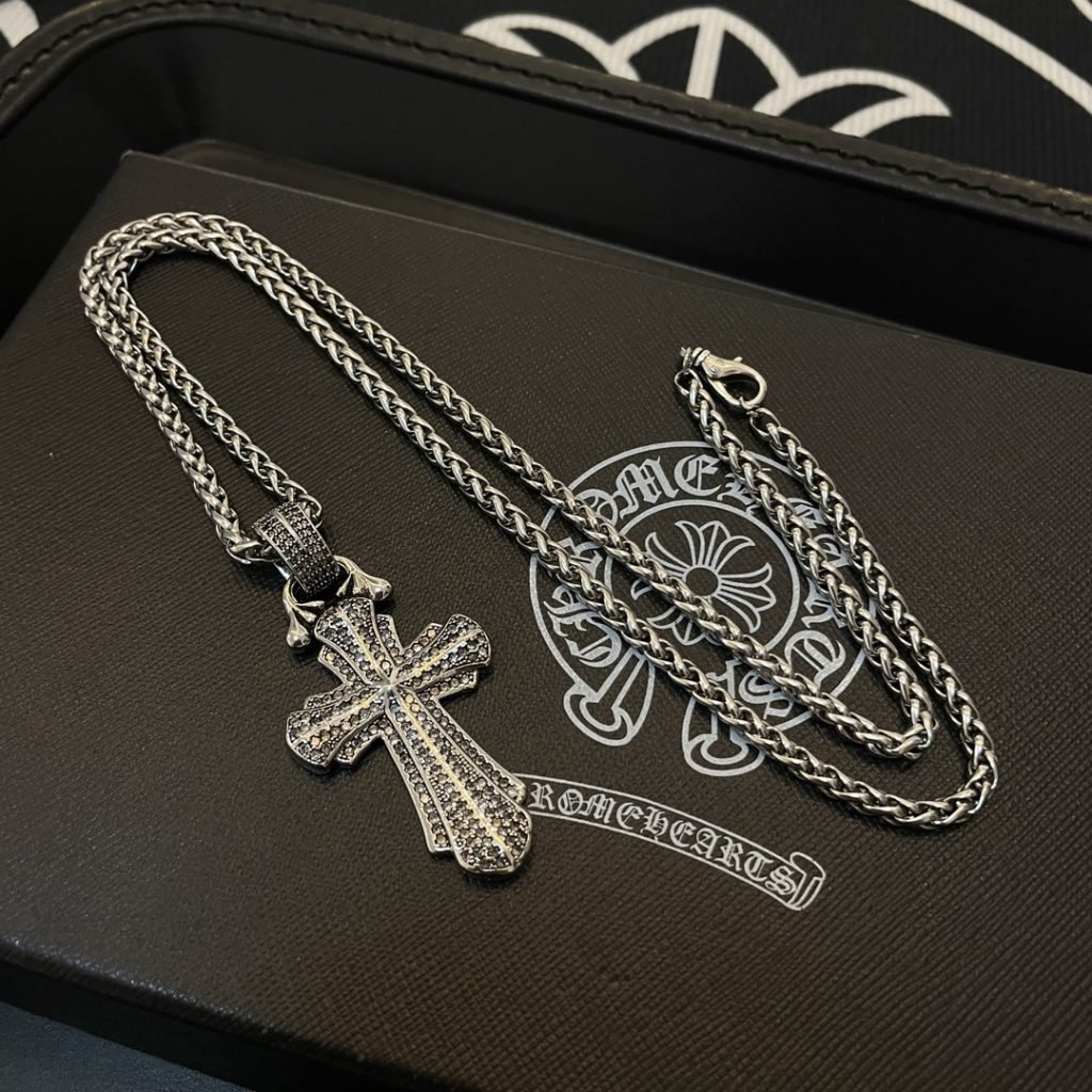 Chrome Hearts（クロムハーツ）偽物  クロスペンダント復古蛇骨ネックレス