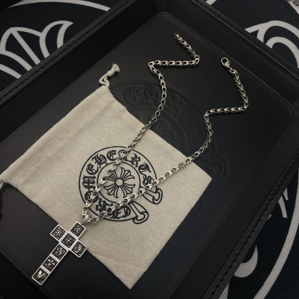 Chrome Hearts(クロムハーツ) n級品 芸能人 多元素クロスペンダントネックレス