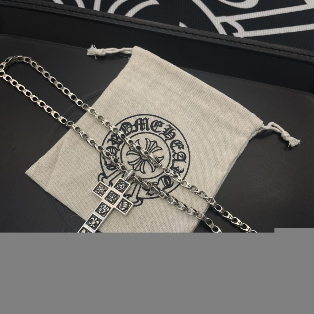 Chrome Hearts(クロムハーツ) n級品 芸能人 多元素クロスペンダントネックレス