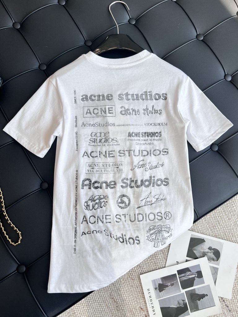 Acne Studios(アクネ ストゥディオズ)スーパーコピー芸能人マイクロ章デザイン丸襟カジュアルな半袖Ｔシャツ