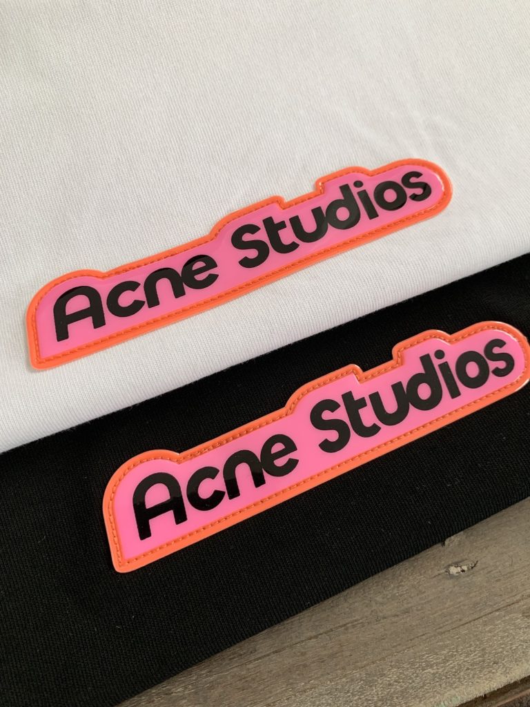 Acne Studios(アクネ ストゥディオズ)２０２４の春夏新作スーパーコピーの覆ゴムアルファベットカップル半袖Ｔシャツ