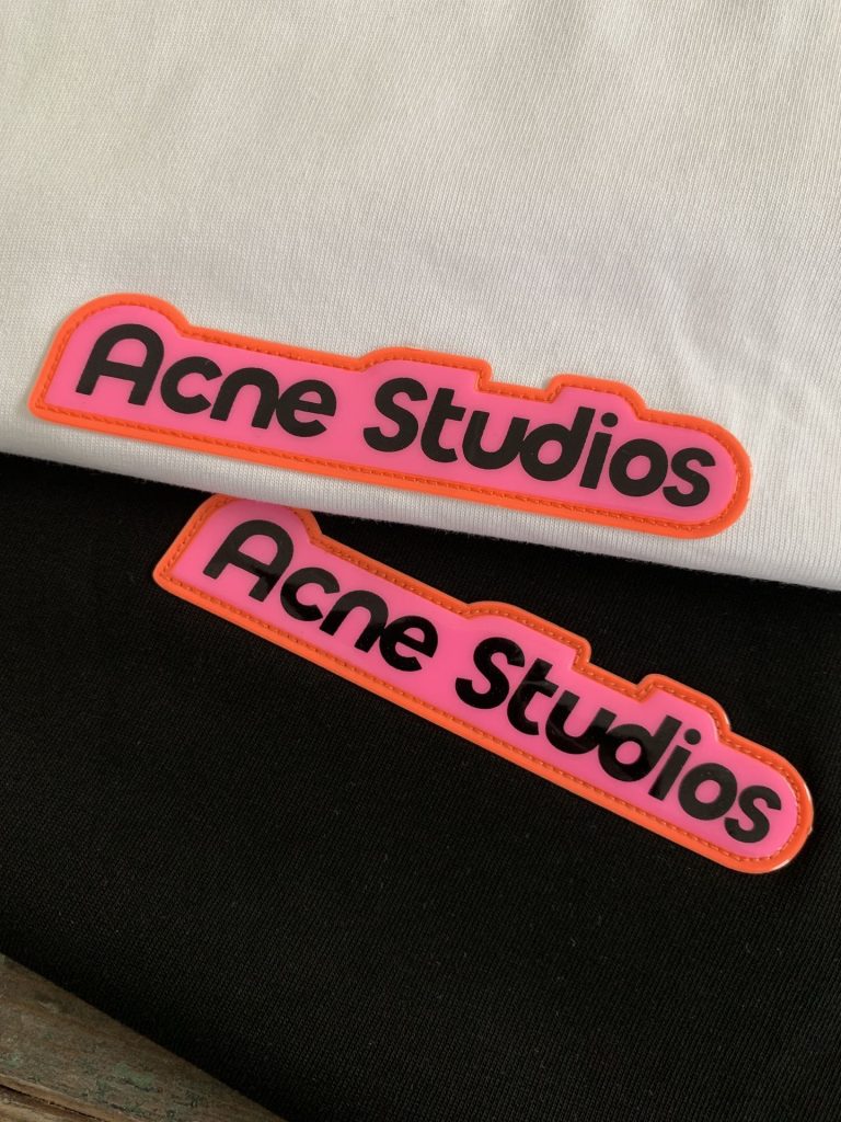 Acne Studios(アクネ ストゥディオズ)２０２４の春夏新作スーパーコピーの覆ゴムアルファベットカップル半袖Ｔシャツ