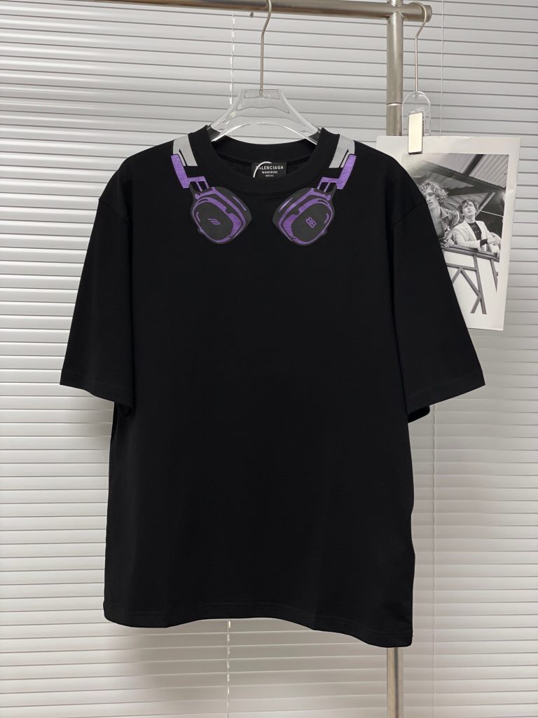 BALENCIAGA(バレンシアガ)  コピー 掛け式イヤホンプリントカジュアル半袖Tシャツ 通販