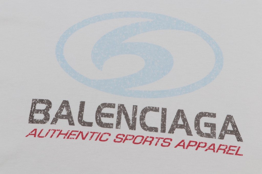 BALENCIAGA(バレンシアガ) 偽物 最新作サーフィンロゴぼかしプリントカジュアル半袖  激安通販