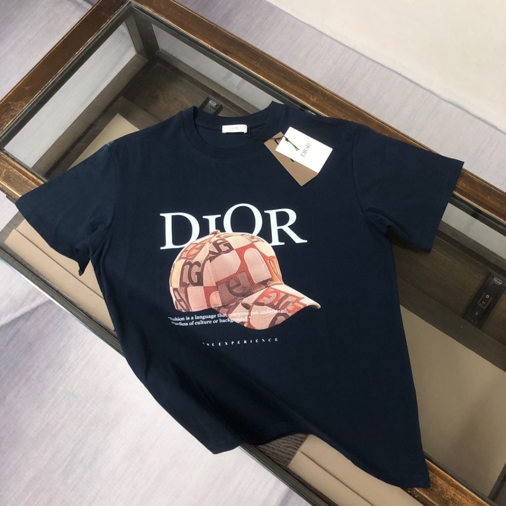 DIOR（ディオール）n級品 芸能人 ディオール2024春夏最新作ラウンドネック帽子プリント半袖T