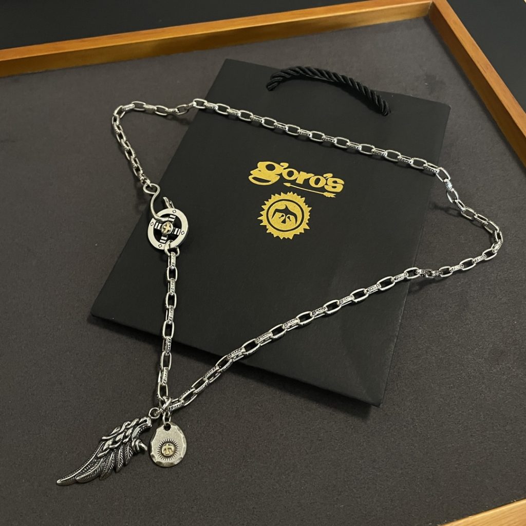 Goro’s（ゴローズ）高橋吾郎 芸能人 偽物 クラシックフェザーダブルペンダントモノグラムネックレス