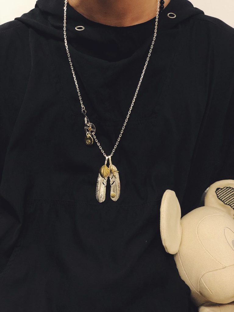 Goro’s(ゴローズ)偽物 高橋吾郎ファッショントレンドシルバーアクセサリー羽スーツ 通販