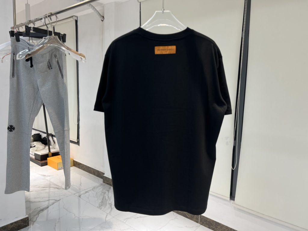 LOUIS VUITTON（ルイヴィトン） 偽物 lvクリスタルロゴ半袖オシャレでカジュアル半袖 激安通販