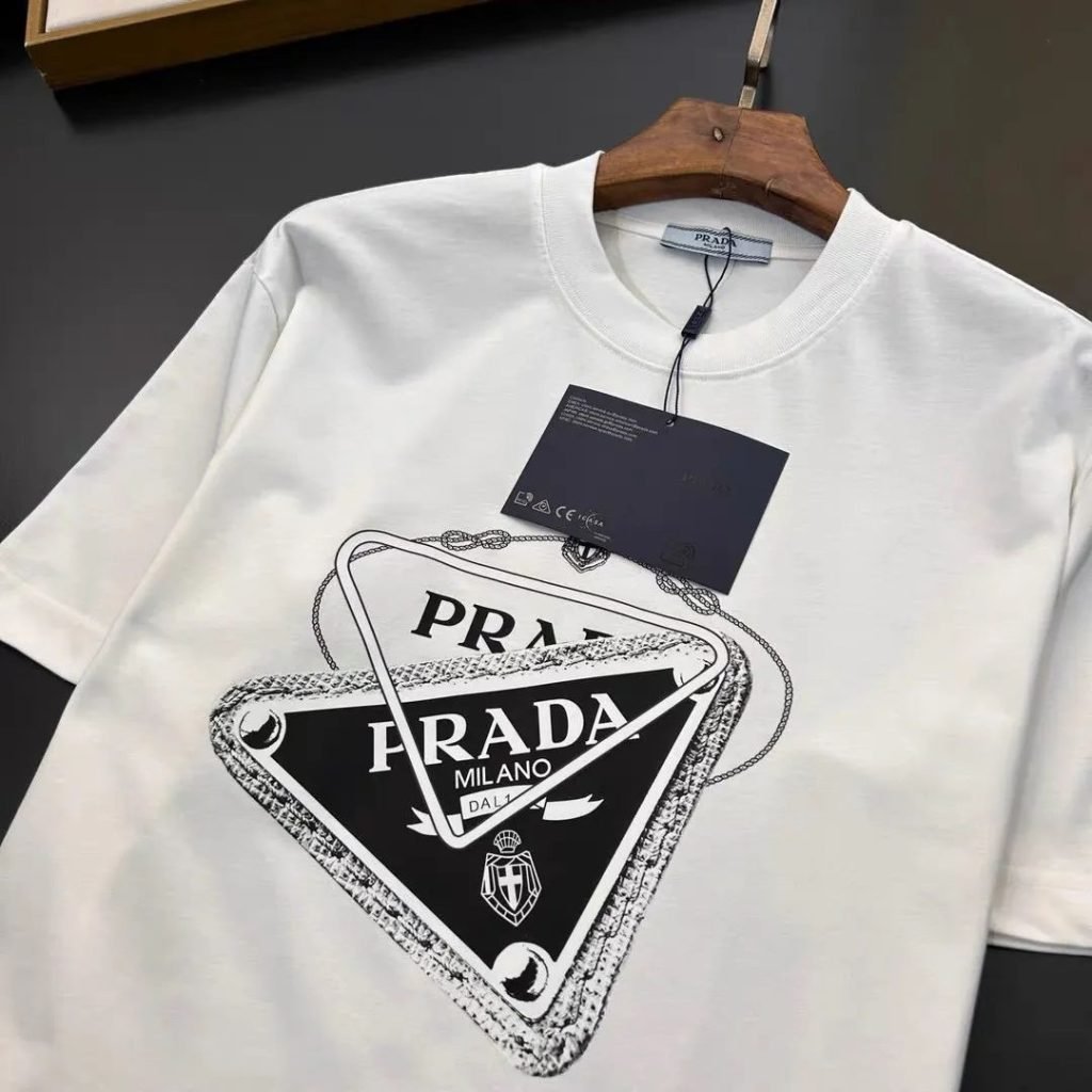 PRADA(プラダ)偽物2024年夏新品芸能人重ね三角形プリントカップル半袖