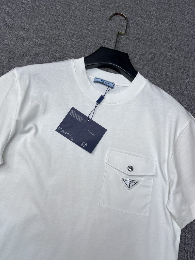 PRADA(プラダ)  コピー  2024定番夏タイプラウンドネックシンプルスタイル半袖Tシャツ