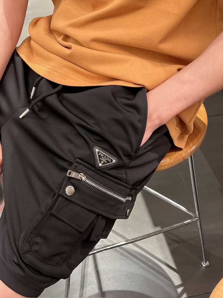 PRADA(プラダ) 新作 コピー 三角バッジ流行カーゴパンツ
