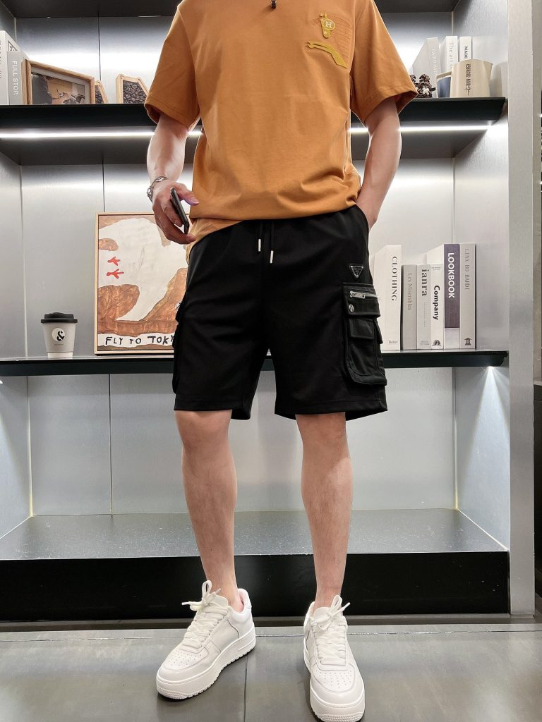 PRADA(プラダ) 新作 コピー 三角バッジ流行カーゴパンツ