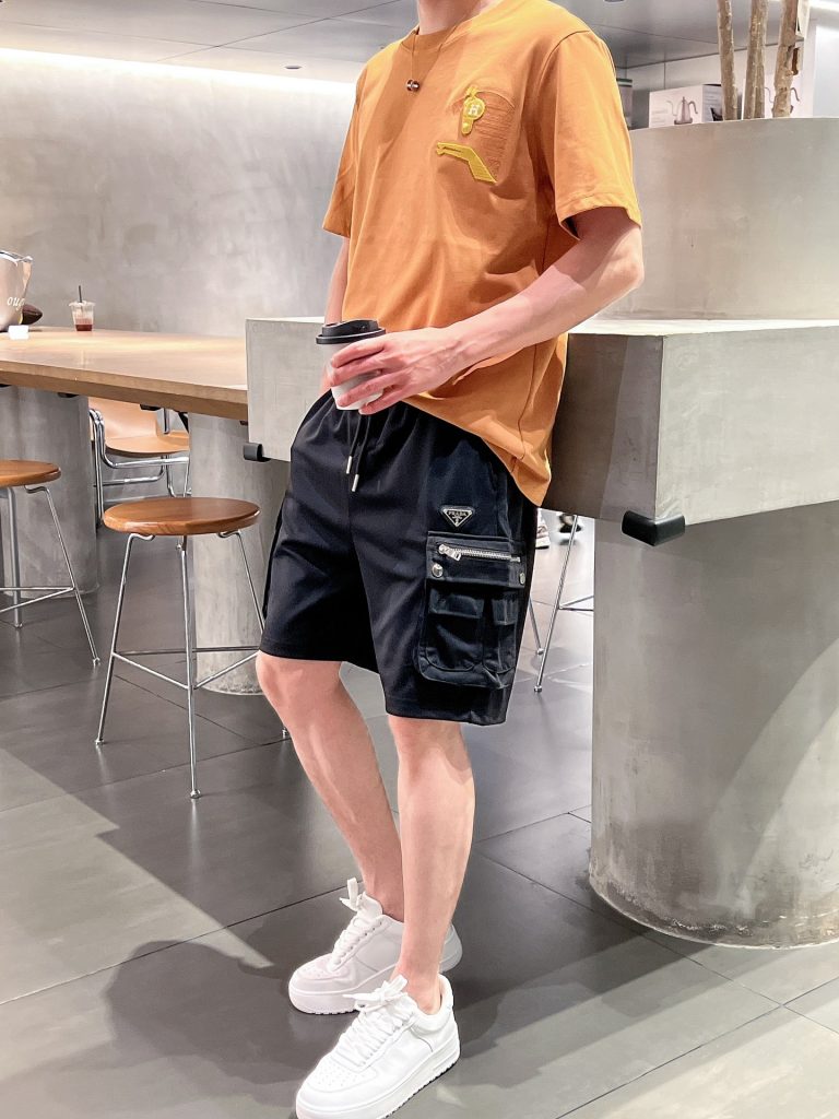 PRADA(プラダ) 新作 コピー 三角バッジ流行カーゴパンツ