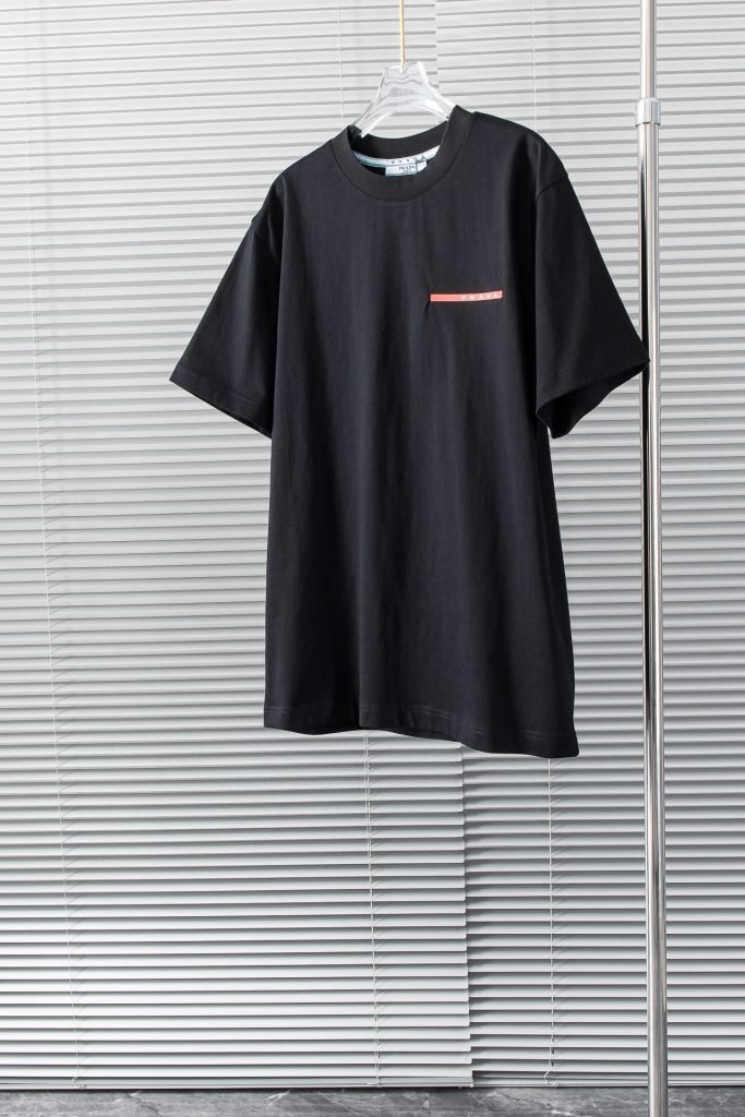 PRADA(プラダ )2024新作定番 アルファベットロゴプリントラウンドネック半袖Tシャツ