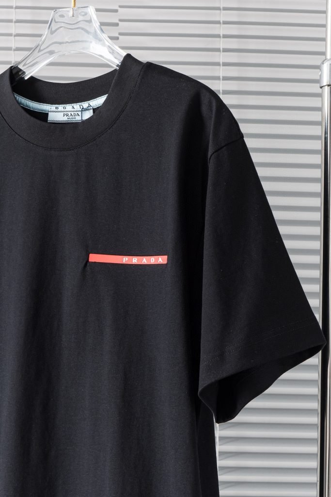 PRADA(プラダ )2024新作定番 アルファベットロゴプリントラウンドネック半袖Tシャツ