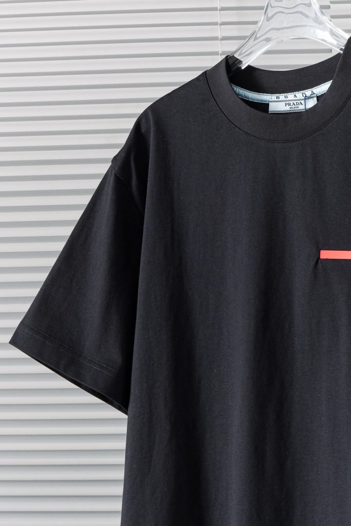 PRADA(プラダ )2024新作定番 アルファベットロゴプリントラウンドネック半袖Tシャツ