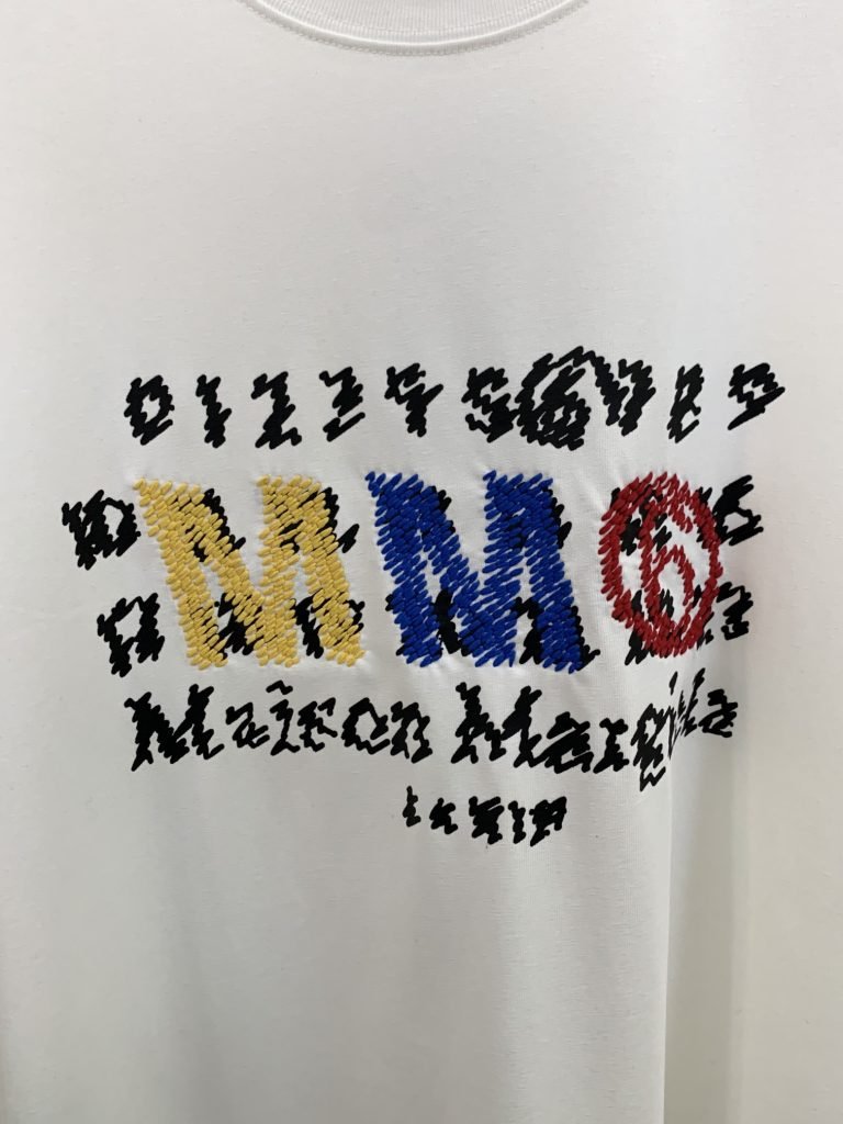 BALENCIAGA(バレンシアガ)2024春夏新作 スーパーコピー カラフルな太糸刺繍半袖Tシャツ