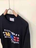 BALENCIAGA(バレンシアガ)2024春夏新作 スーパーコピー カラフルな太糸刺繍半袖Tシャツ
