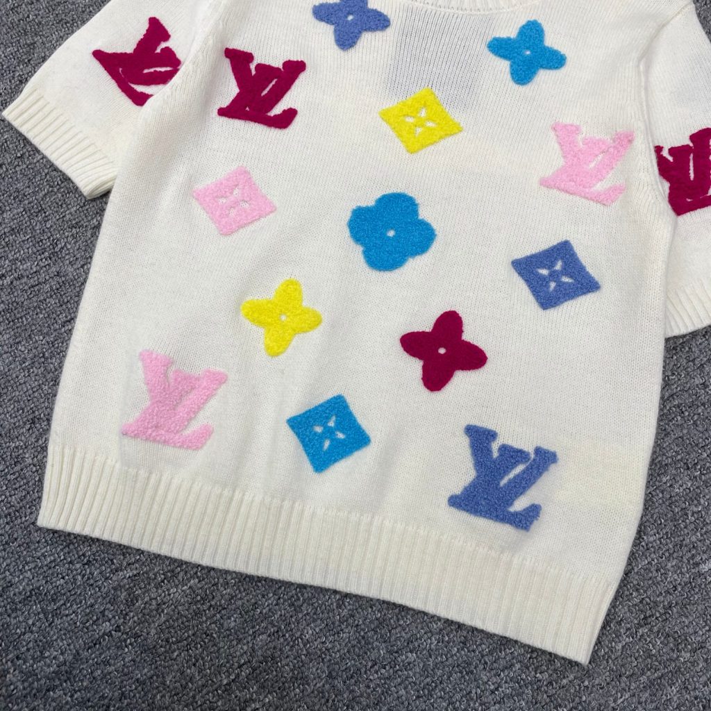 LOUIS VUITTON(ルイヴィトン)芸能人カラーロゴフラワー刺繍ウール半袖コピー