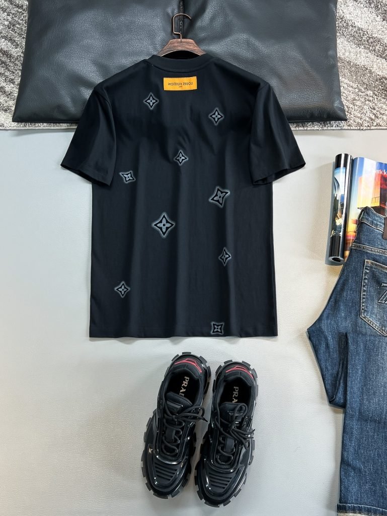 LOUIS VUITTON(ルイヴィトン)定番プリント専門店最新作半袖ラウンドネックTシャツコピー