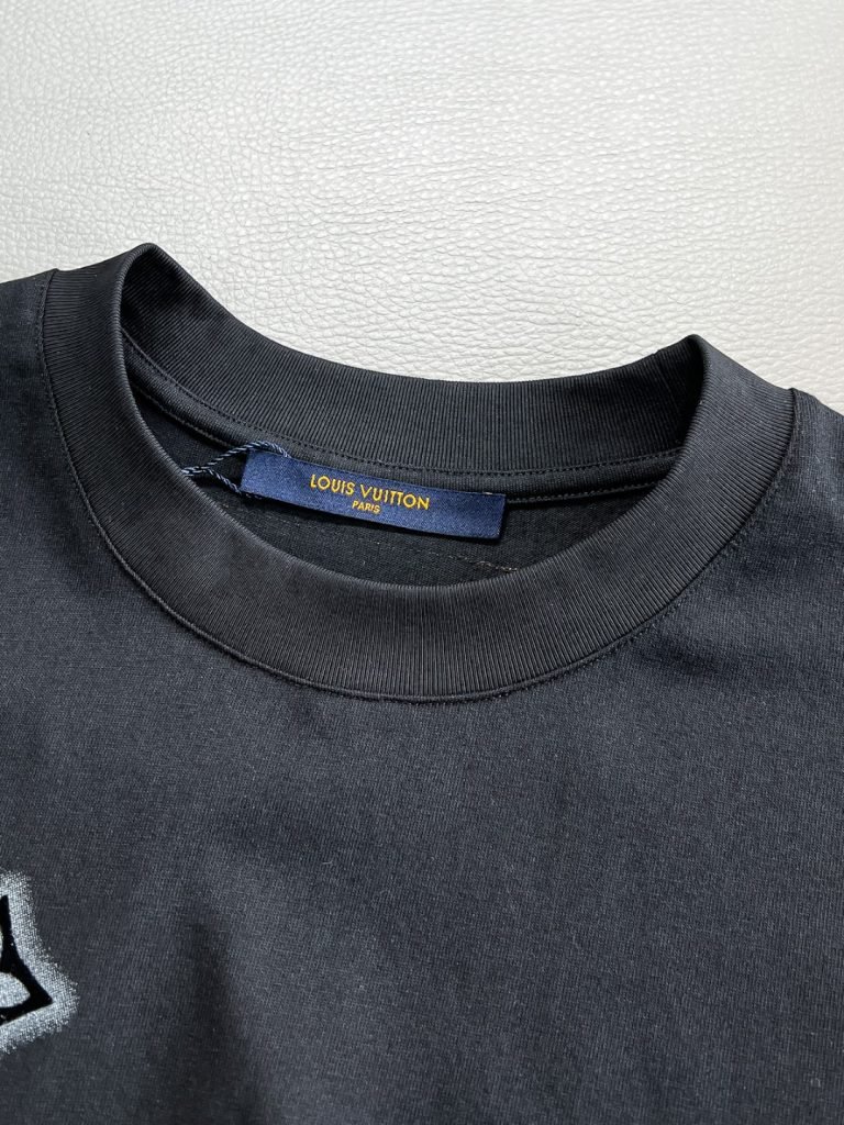 LOUIS VUITTON(ルイヴィトン)定番プリント専門店最新作半袖ラウンドネックTシャツコピー