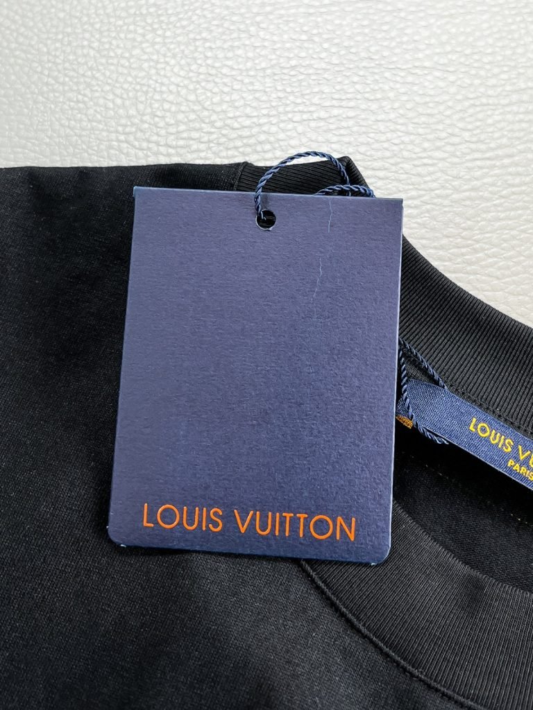 LOUIS VUITTON(ルイヴィトン)定番プリント専門店最新作半袖ラウンドネックTシャツコピー