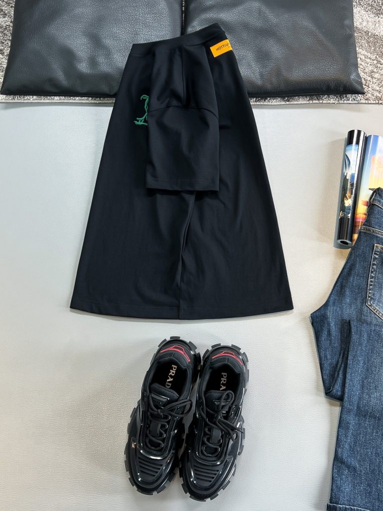 LOUIS VUITTON(ルイヴィトン)定番n級品ロゴ刺しゅうシンプルカジュアルTシャツ通販 