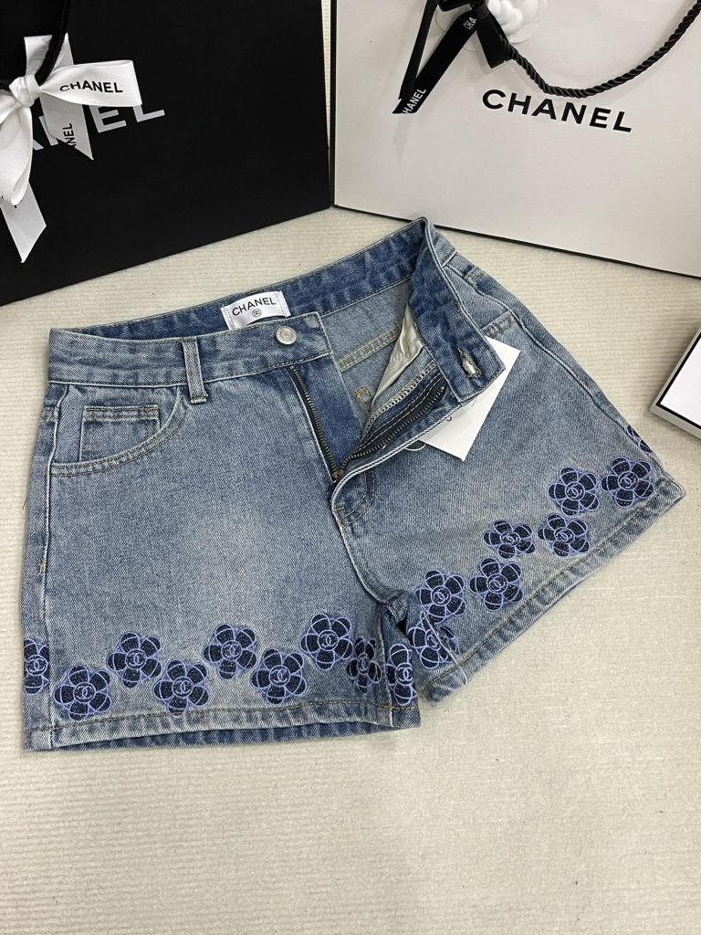 CHANEL（シャネル）激安販売     アイキャッチ ファッション コピー   刺繍logo デニムショートパンツ