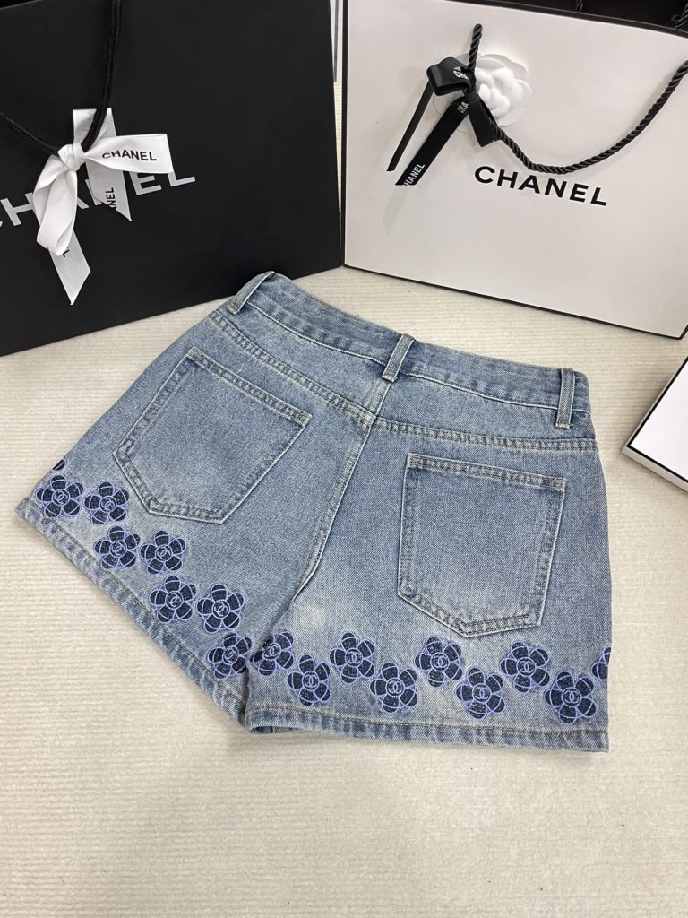 CHANEL（シャネル）激安販売     アイキャッチ ファッション コピー   刺繍logo デニムショートパンツ