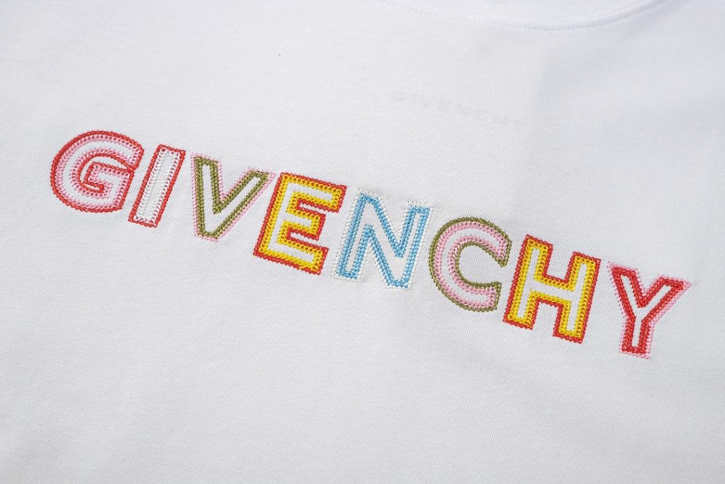GIVENCHY(ジバンシイ) スーパーコピー 業界最高い品質  アルファベット刺繍半袖Tシャツ