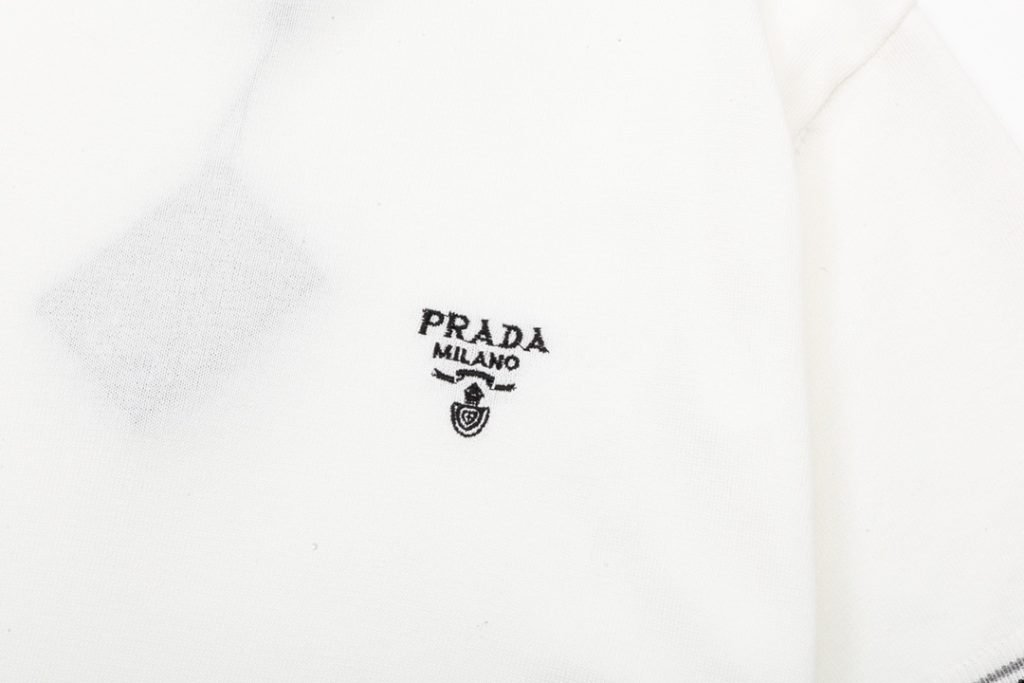 PRADA(プラダ )激安販売 芸能人 スーパーコピー ニット丸首半袖Tシャツ