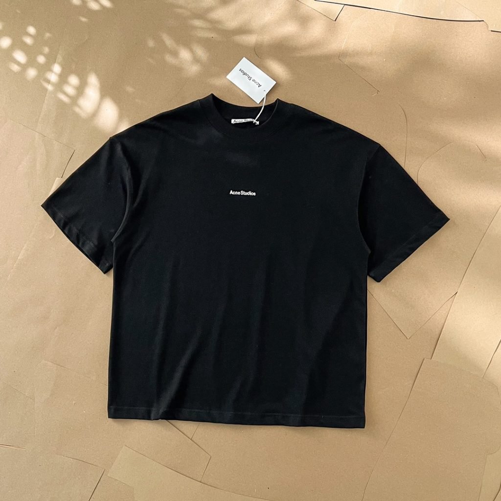 Acne Studios(アクネ ストゥディオズ)  コピー オフセットロゴビッグシルエット半袖Tシャツ  激安通販