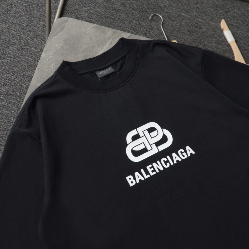 BALENCIAGA(バレンシアガ) n級品 定番ボタンプリントラウンドネック半袖Tシャツ 通販