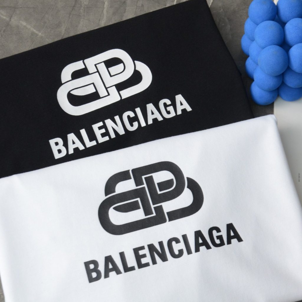 BALENCIAGA(バレンシアガ) n級品 定番ボタンプリントラウンドネック半袖Tシャツ 通販