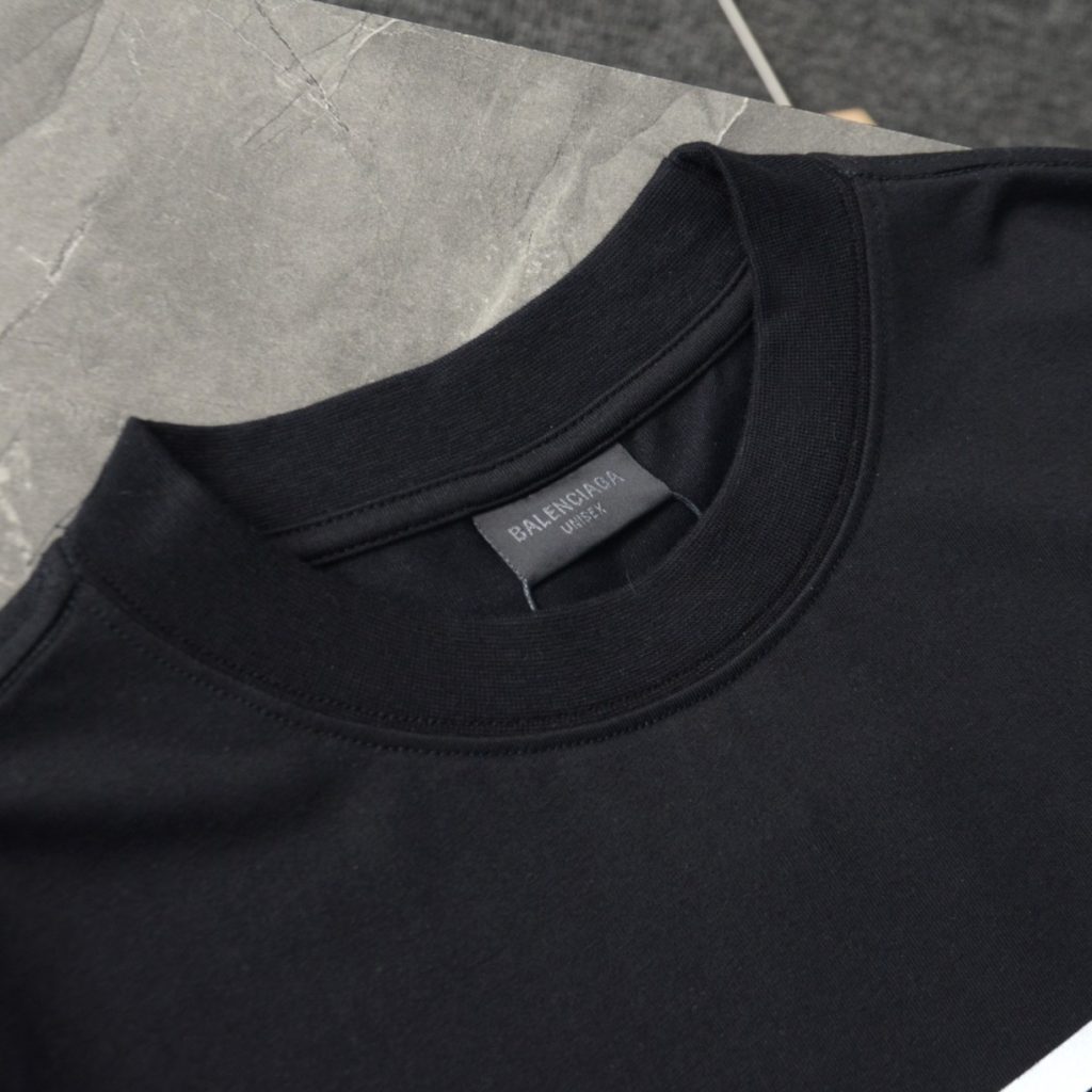 BALENCIAGA(バレンシアガ) n級品 定番ボタンプリントラウンドネック半袖Tシャツ 通販