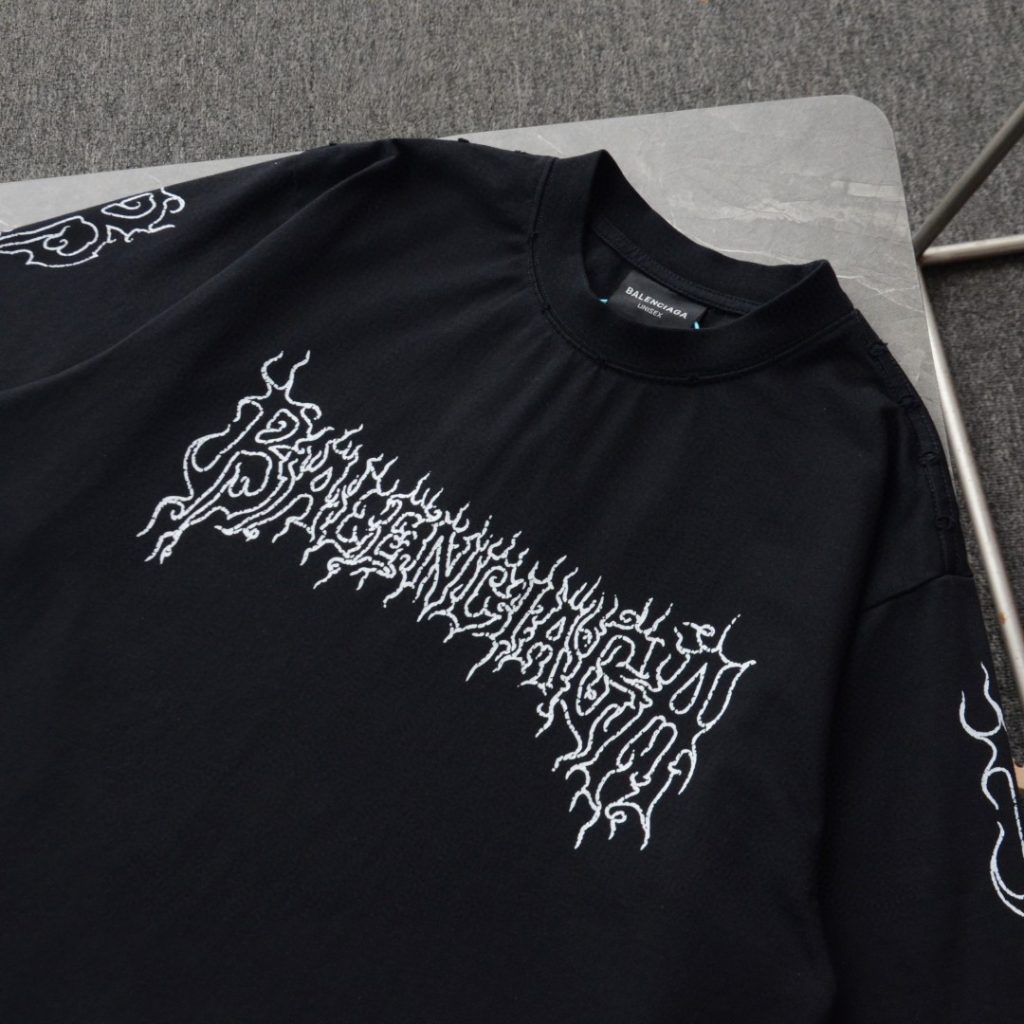 BALENCIAGA(バレンシアガ) 新作 偽物 火餡アルファベットプリントロゴ半袖 通販 