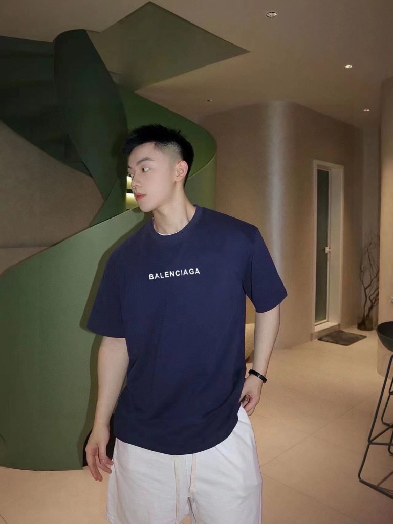 BALENCIAGA(バレンシアガ) 限定 偽物 アルファベットロゴ半袖Tシャツ 通販