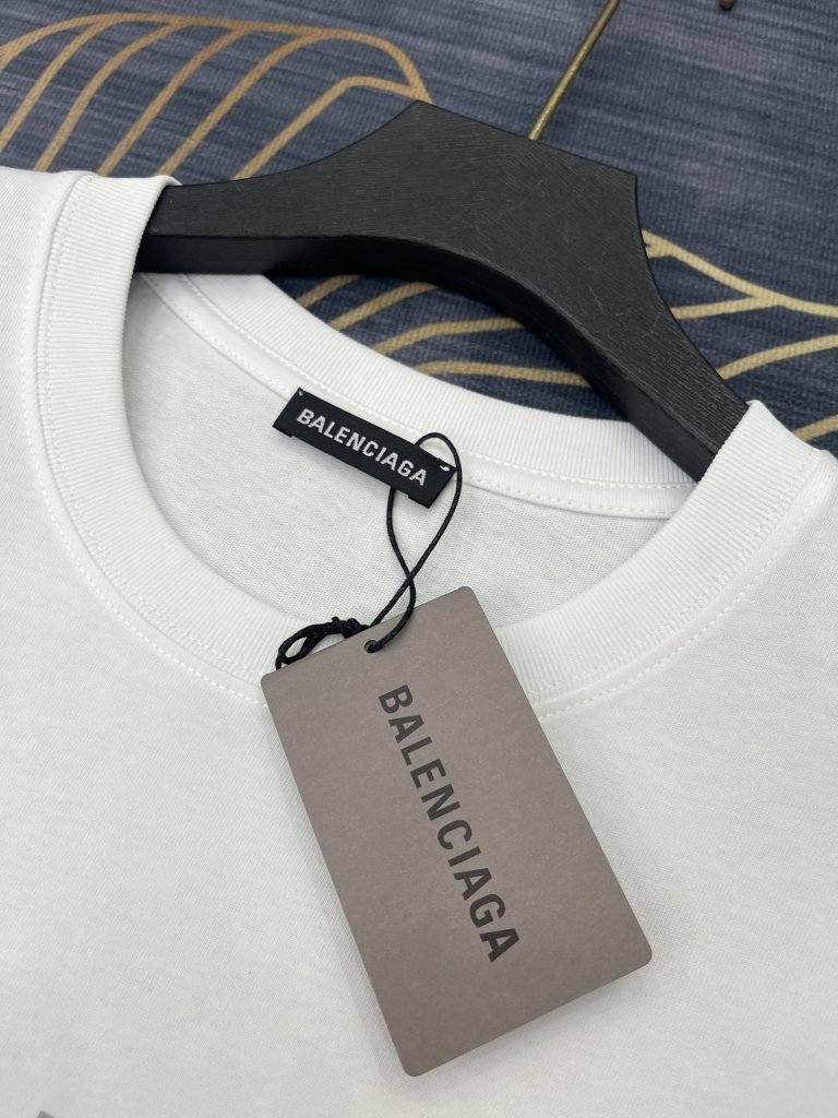 BALENCIAGA(バレンシアガ)  超綺麗2024新作 偽物 アルファベットロゴラウンドネック半袖Tシャツ 激安通販