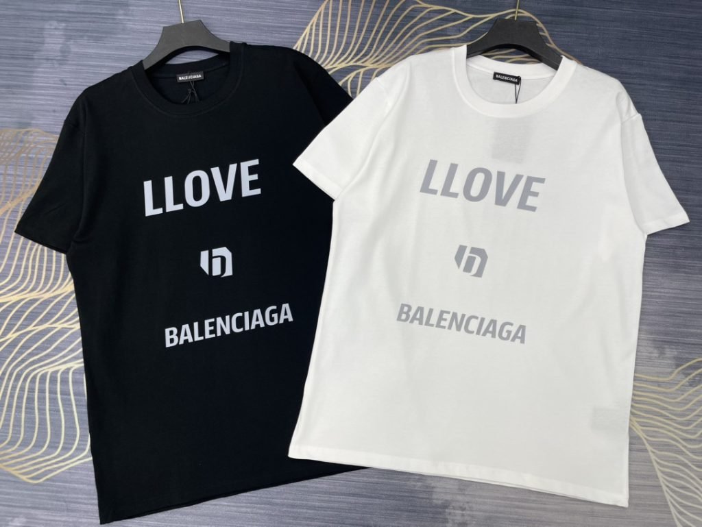 BALENCIAGA(バレンシアガ) 超綺麗2024新作 偽物 アルファベットロゴラウンドネック半袖Tシャツ 激安通販