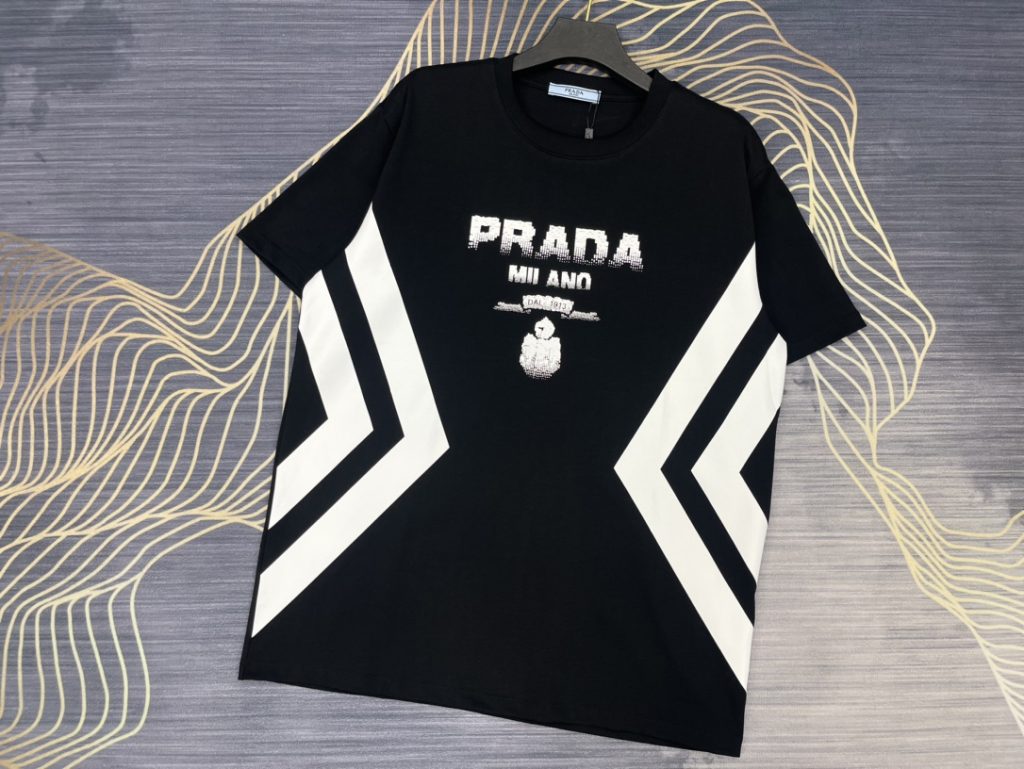 PRADA(プラダ) 新作 激安販売 コピー プリントロゴラウンドネック半袖Tシャツ|スーパーコピーn級優良店 2 PRADA(プラダ) 新作 激安販売 コピー プリントロゴラウンドネック半袖Tシャツ