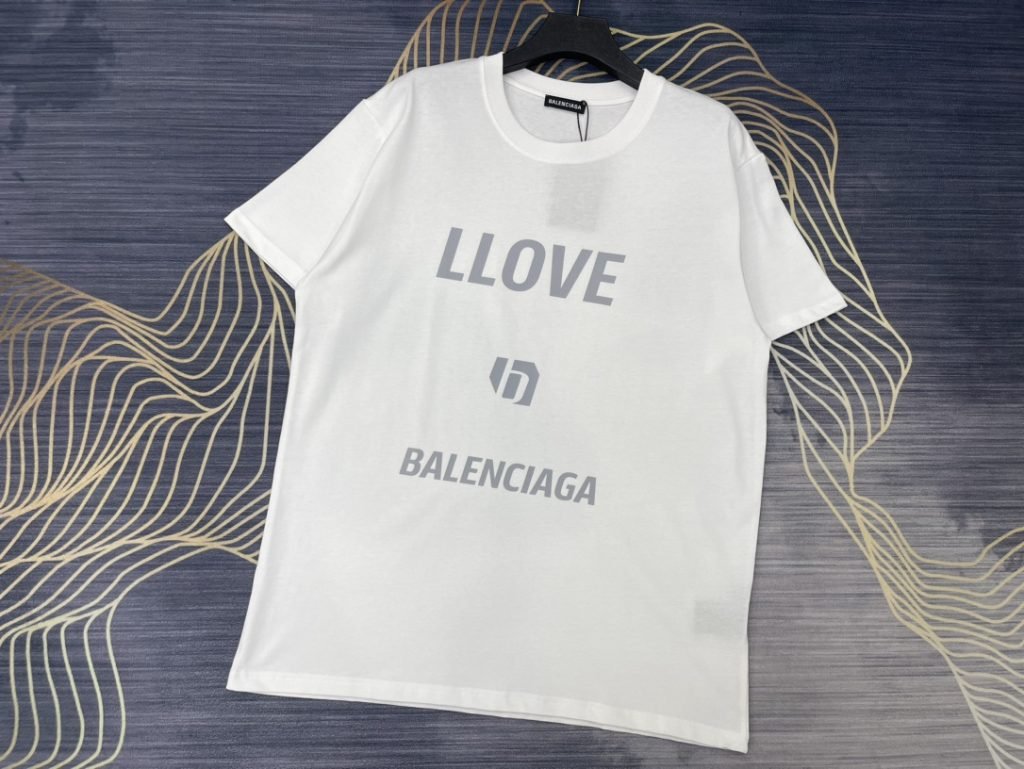 BALENCIAGA(バレンシアガ)  超綺麗2024新作 偽物 アルファベットロゴラウンドネック半袖Tシャツ 激安通販