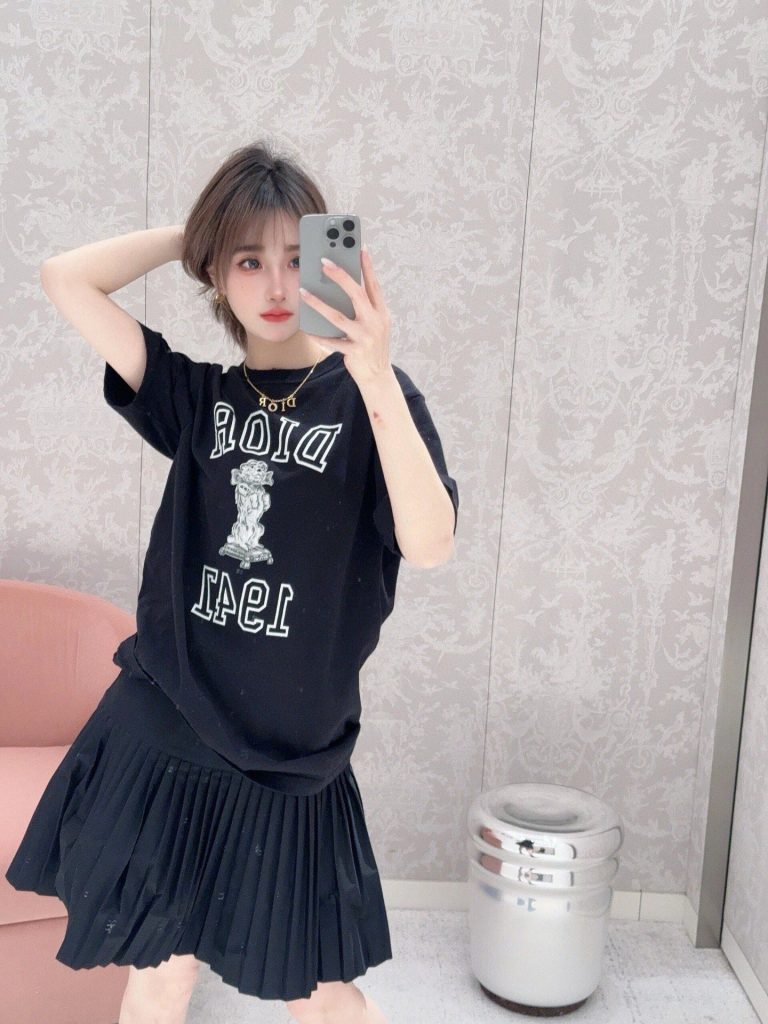 Dior (ディオール) 2024春夏新作 芸能人コピー  アルファベットLOGOプリントカジュアルTシャツ