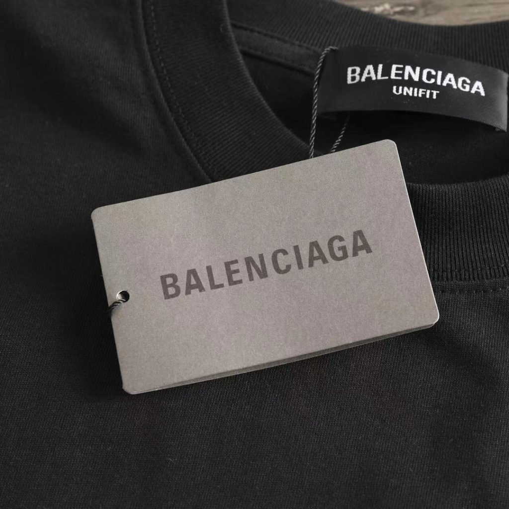 BALENCIAGA(バレンシアガ)  激安販売  入手困難 コピーオフセットプリントアルファベット半袖Tシャツ